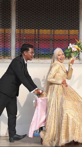 Cerita Pasangan Kecelakaan Sebelum Resepsi Pernikahan, Tetap Senyum Meski Pakai Troli Untuk Naik ke Pelaminan
