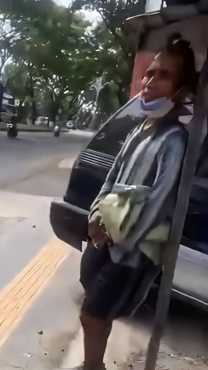 Momen Haru Cewek Bertemu Teman Sebangku Saat SMA, Dulu Dikenal Pintar Komputer Kini Jadi ODGJ Menggelandang di Jalanan