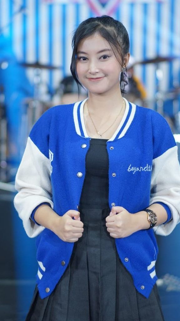 Bersuara Unik, 8 Potret Cantika Davinca Biduan Muda Jebolan DAcademy yang Kini Jadi Sorotan