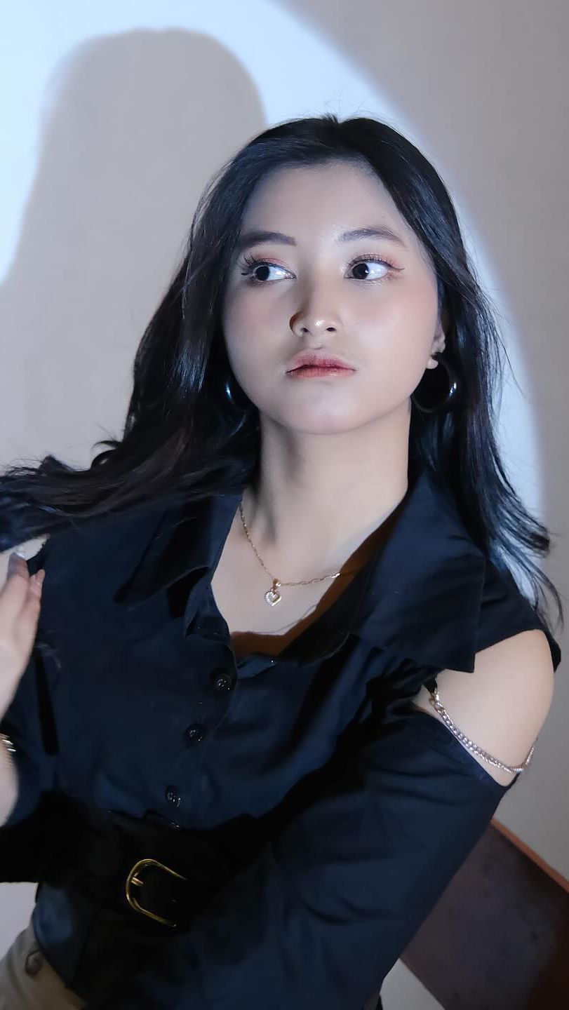 Meski begitu, Cantika tak berputus asa. Kariernya bahkan kian moncer usai tampil bersama orkes dangdut asal Jawa Timur.