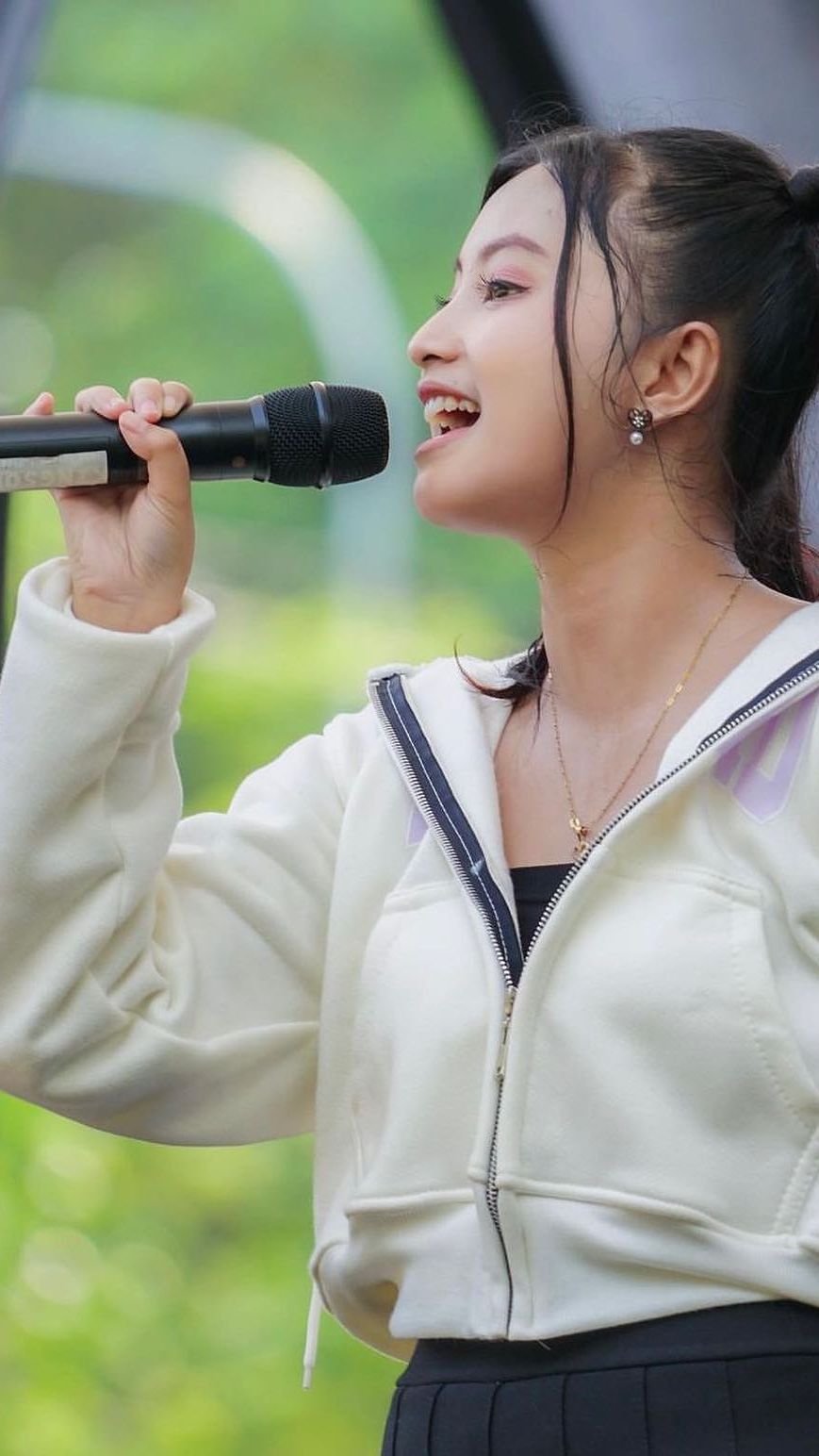 Nama Cantika juga kian dikenal di TikTok sebagai pedangdut muda dan cantik seperti namanya.