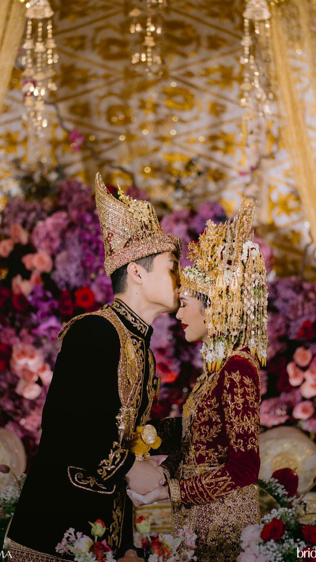 Pernikahan mewah tersebut rupanya mengusung ada Aceh yang merupakan tempat asal Beby.