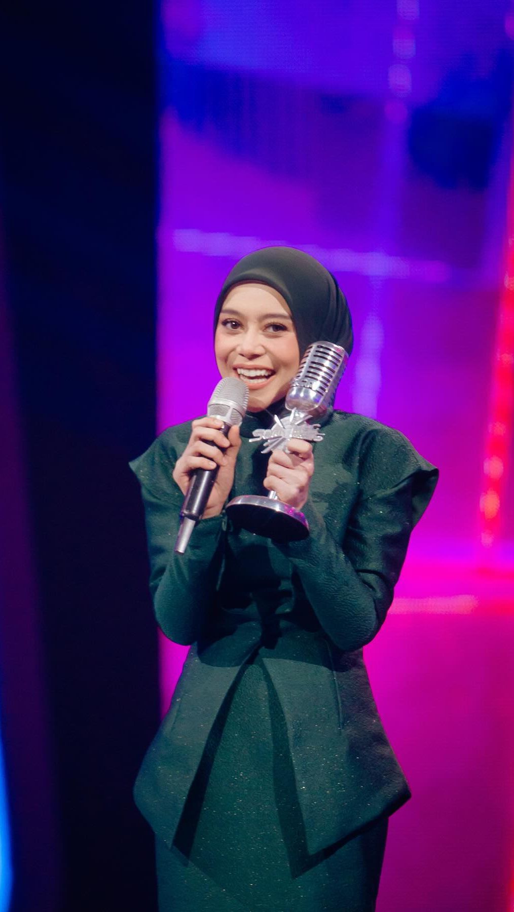 Ia diketahui sudah berkuliah selama 6 tahun dan kini sudah menyelesaikan sidang sempro.