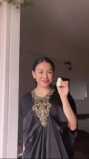 Setelah putus dari Vadel Badjideh, penampilan Lolly disebut makin glowing.