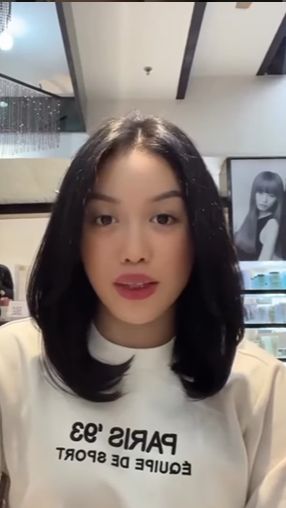 Tak sedikit netizen yang merasa Lolly lebih cocok tinggal di Indonesia dari pada di luar negeri.