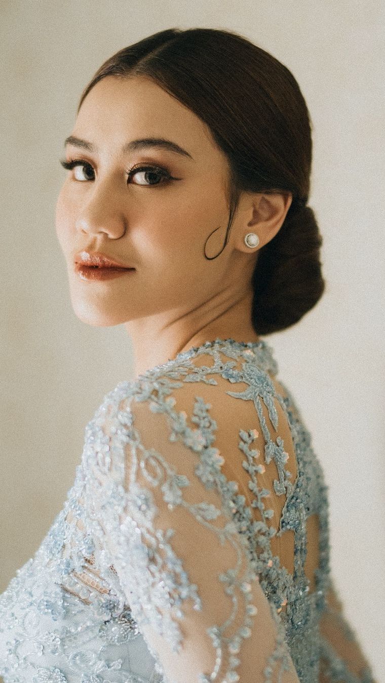 Cantik Banget, Potret Detail Kebaya Aaliyah Masaid Rancangan Asky Febrianty di Momen Lamaran