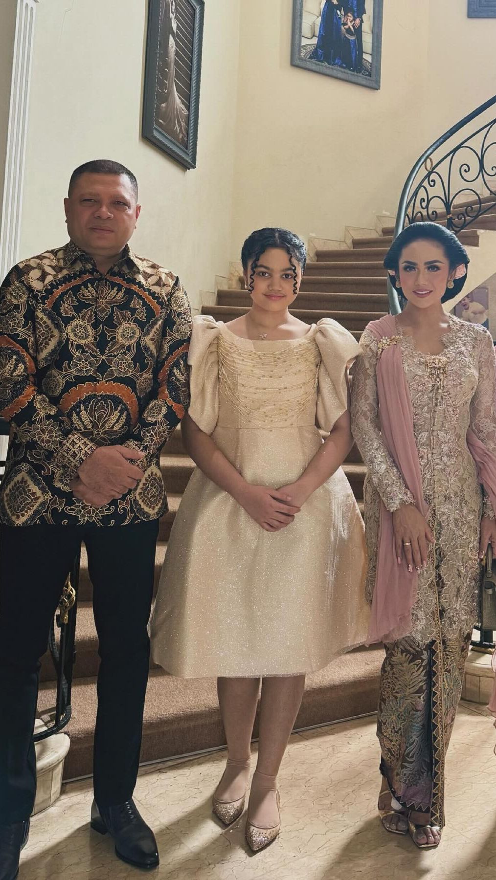 Beranjak Remaja, 8 Potret Amora Anak Kris Dayanti di Lamaran Thariq & Aaliyah, Penampilannya Bikin Pangling