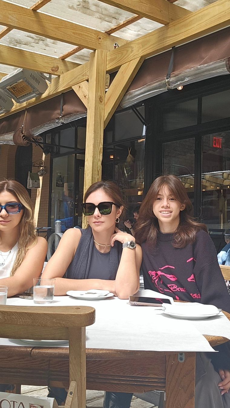 Wulan Guritno juga memiliki sebuah bisnis bar dan resto yang sangat terkenal yakni Lucy In The Sky.