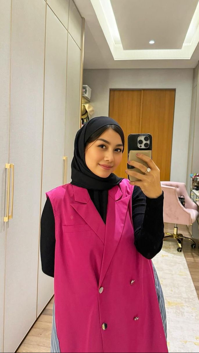 Penampilan Nisya Ahmad Usai Pulang Haji Disorot