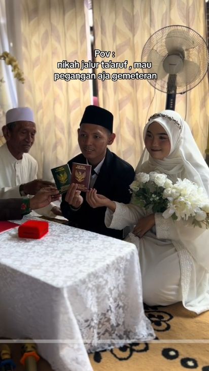 Nikah Jalur Taaruf, Wanita Gemetar saat Bersanding dengan Suaminya di Pelaminan