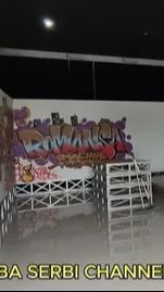 Rupanya gedung tersebut akan digunakan sebagai studio untuk tim sang penyanyi dangdut.