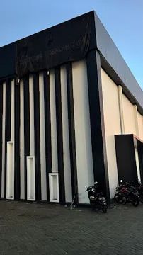 Happy ternyata memiliki label musik, band pengiring, serta kanal YouTube. Semuanya akan disatukan dalam gedung tersebut.