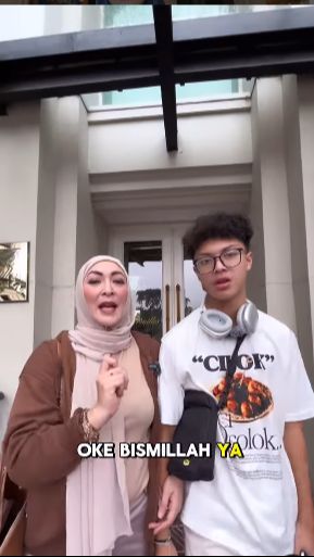 Ia bahkan termotivasi untuk menjadi pemain sepak bola profesional untuk membuat bangga kedua orangtuanya.