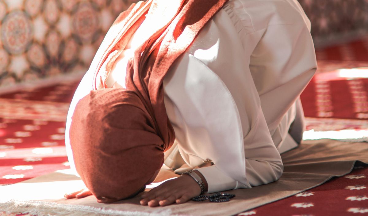 Sholat Tahajud atau Sholat Hajat Dulu?