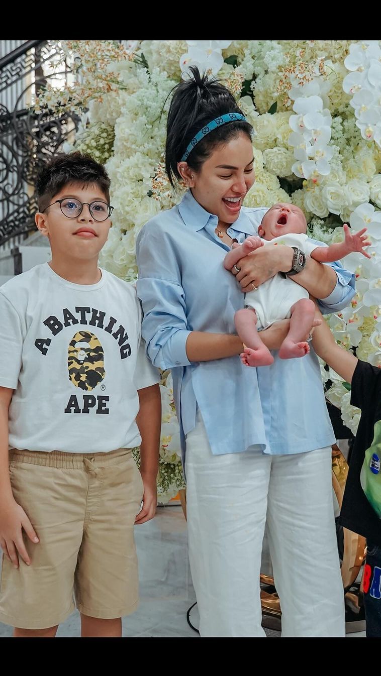 Niki baru-baru ini menjenguk kelahiran anak dr Okky Pratama dan Sarah.