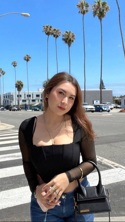 Gak sekadar cantik saja, dara yang kini beranjak dewasa ini juga semakin seksi.