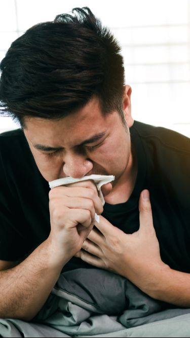 Ngeri Banget, Pria Ini Alami Robek di Tenggorokan Setelah Tahan Bersin
