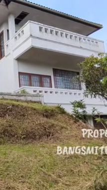 Inilah potret rumah mewah mendiang Julia Perez yang terletak di area perbukitan.