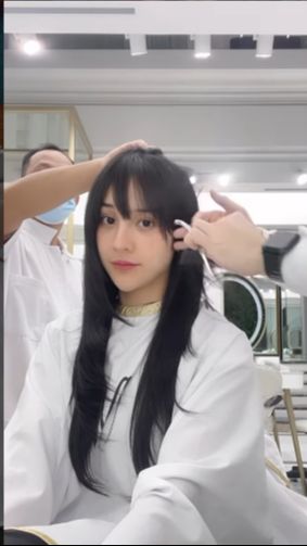 Baru-baru ini , Anya Geraldine membagikan momen saat dirinya sedang memotong rambut.