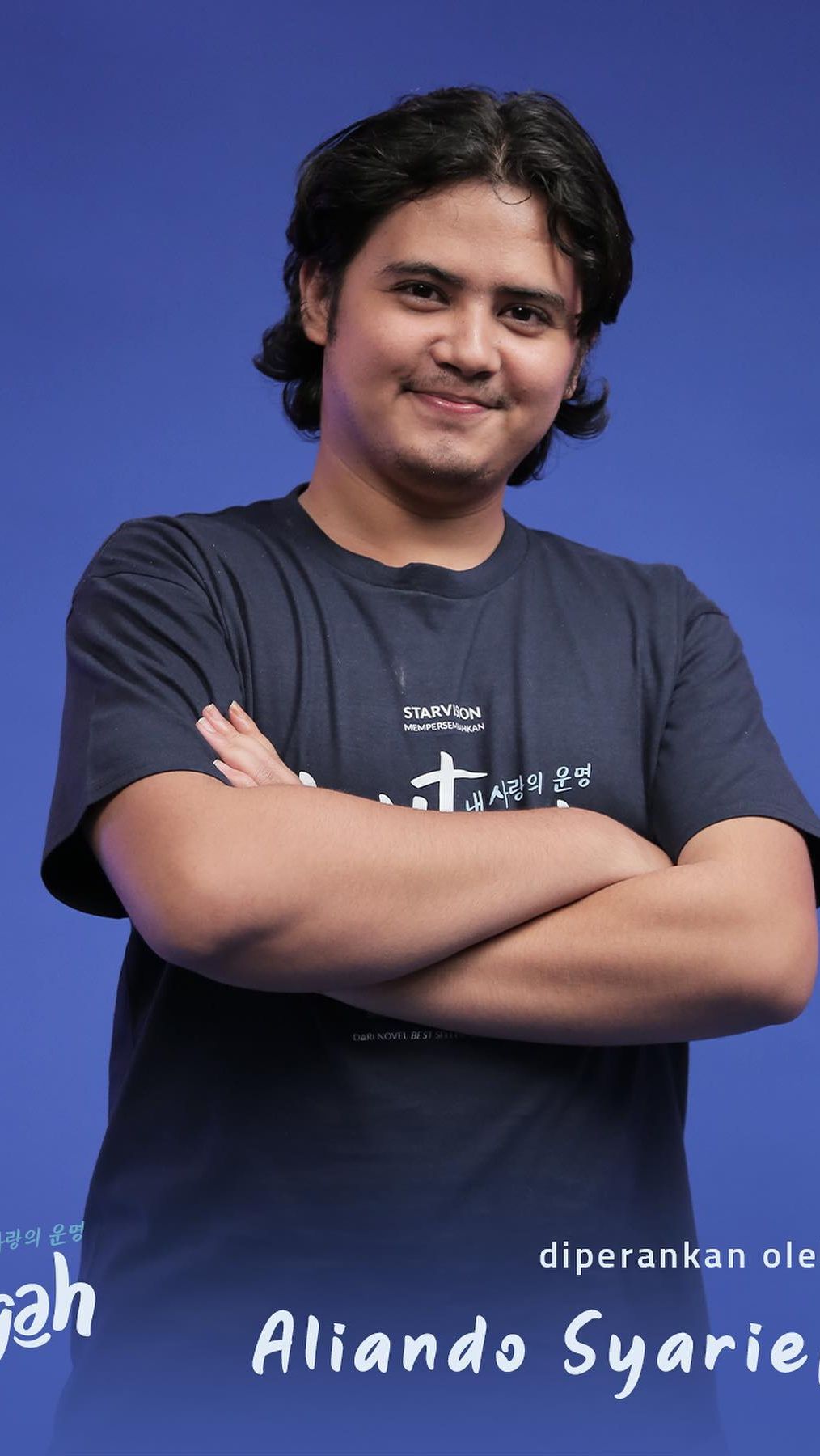 Tak hanya itu, rambutnya juga tampak lebih panjang dari sebelumnya.