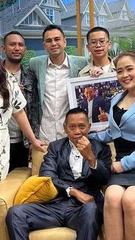 Seluruh rekan artis pun tampak bahagia melihat kehadiran Tukul di sisi mereka lagi.