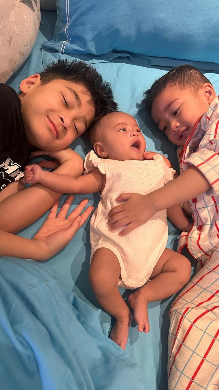 Sama dengan Dek Cunda, Raffi juga mempublish Baby Lily untuk pertama kalinya.