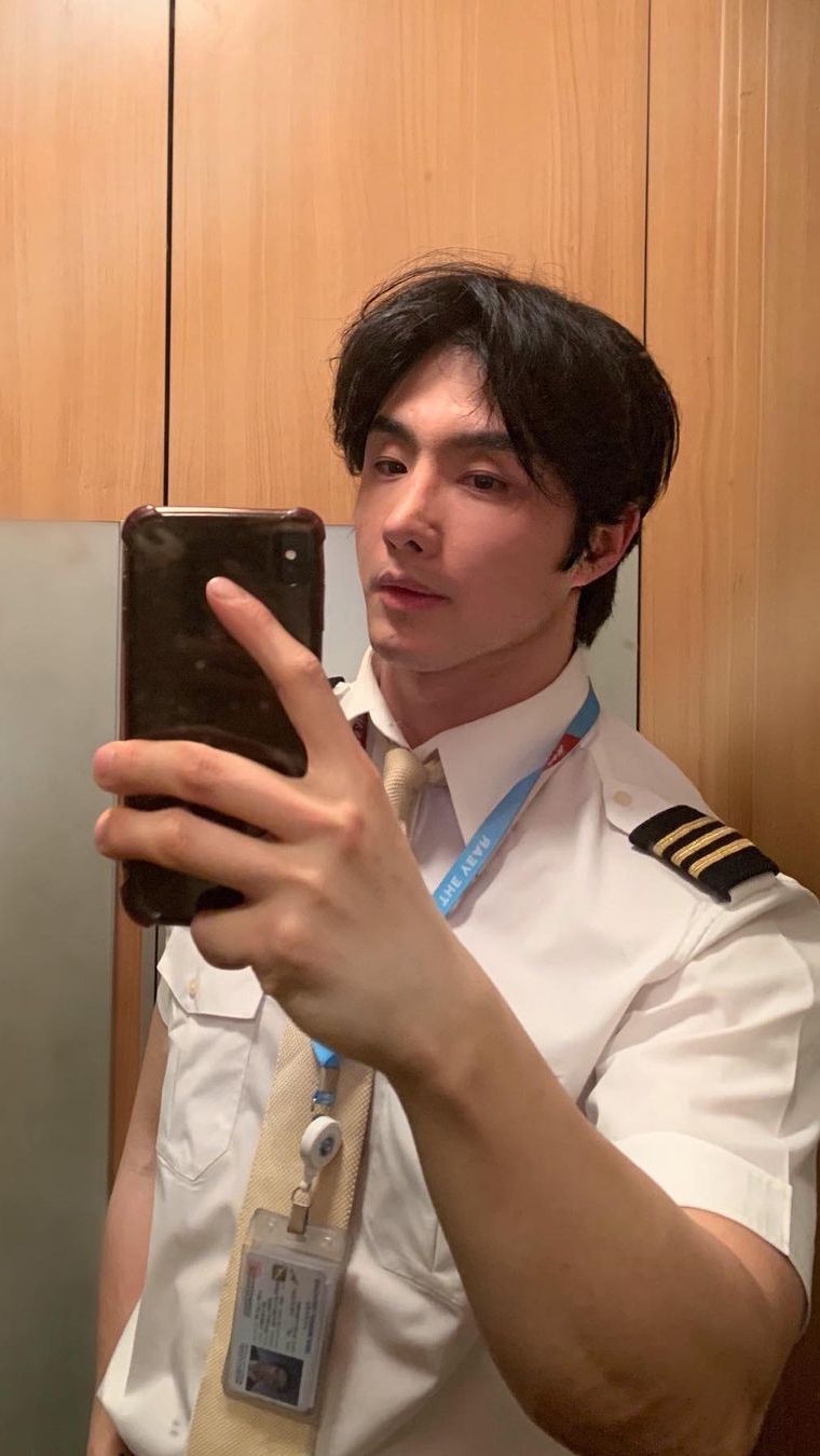 Potret Pilot Ganteng dari Korea, Banyak Penggemar yang Ingin Jadi Penumpang