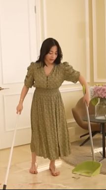 Inilah momen saat Nikita Willy belajar untuk menyapu.