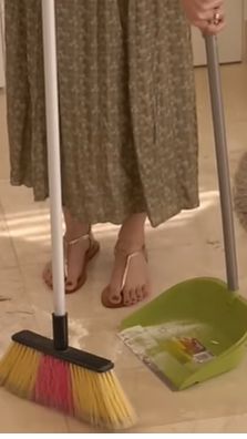 Nikita juga mengakui jika dirinya memang tak terbiasa dengan pekerjaan rumah.