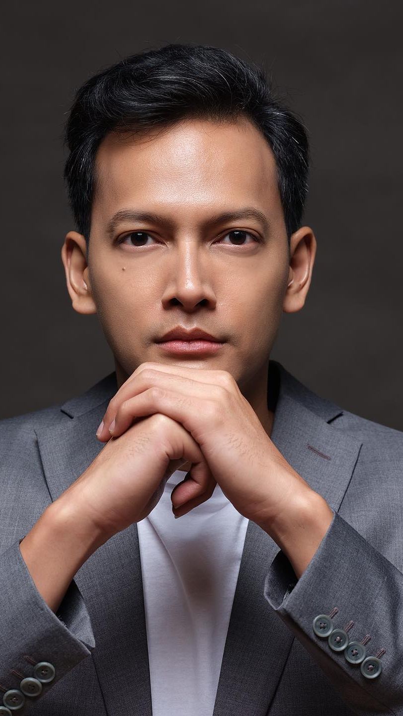8 Potret Fedi Nuril yang Diduga Kembali Perankan Sosok Suami Poligami: Back To My Roots