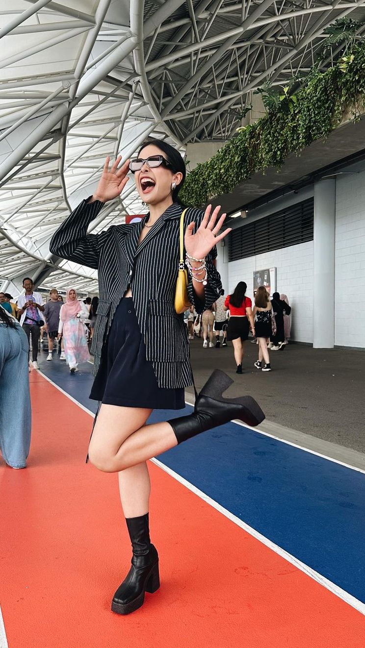 Maudy sendiri sudah menkah dengan Jesse Choi.