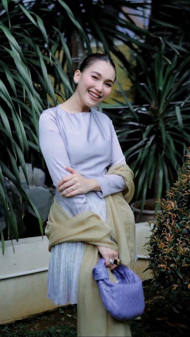 Tak hanya cantik Ayu juga sangat jago bergaya.