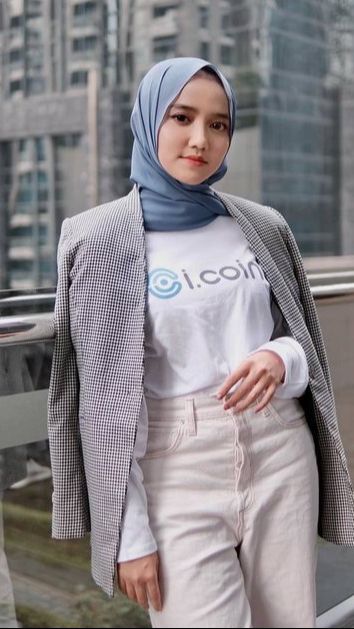 Tunaikan Haji Jalur Undangan, Ini Deretan Sumber Pabrik Duit Wirda Mansur di Usia Muda