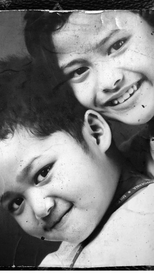 Anak Laki-Laki Bareng Kakaknya Ini, Putra Musisi Terkenal dan Lebih Dekat dengan Ibu Sambung, Coba Tebak?.