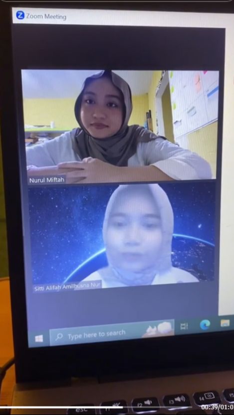 Aksi Lucu Wanita Bikin Video Interview Kerja, Ditanya Background Jawabannya Bikin HRD Langsung Undur Diri