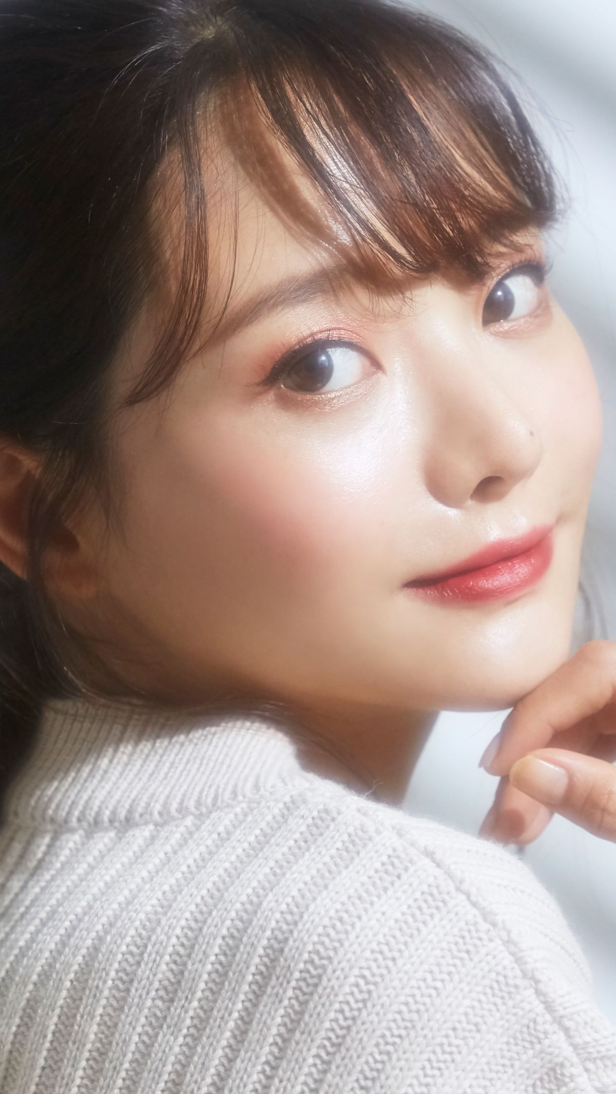 Wajah 'Forever Young' dengan Trik Kontur dan Highlighter Ala Idol K-pop