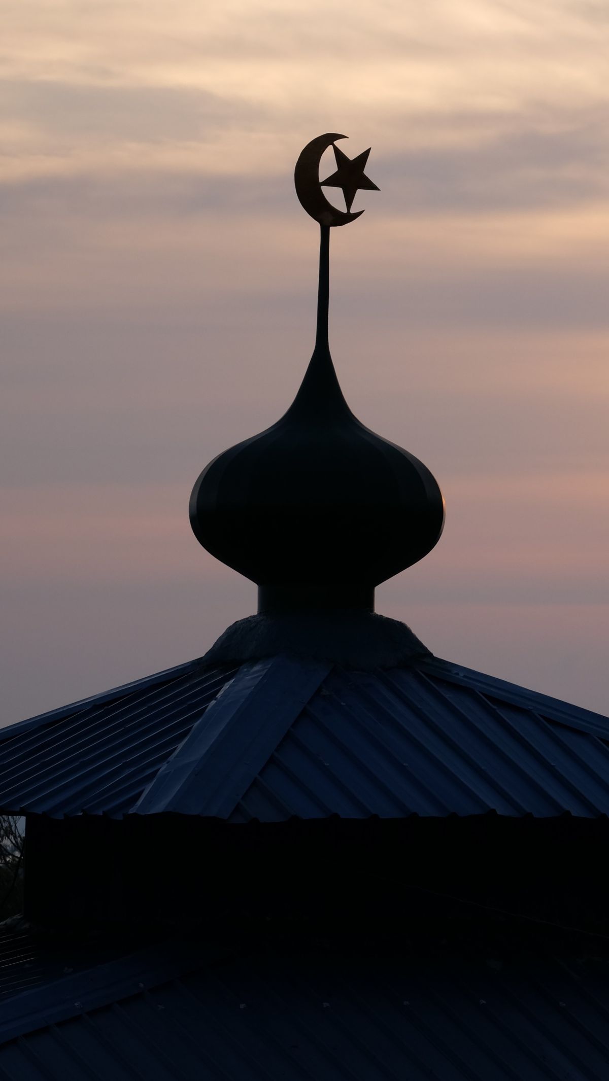 Masjid di Surabaya Sediakan Fasilitas dan Makan Gratis untuk Pengunjung