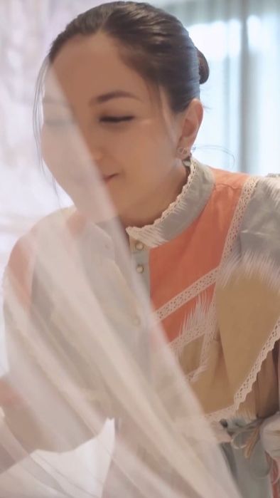 Ranjang bayi juga dihiasi dengan tirai untuk melindungi dari nyamuk