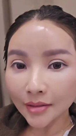 Sarwendah bahagia bisa pergi ke salon lagi. Kelopak matanya terlihat lebih besar.