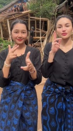 Nikita begitu ramah dan mau berbaur dengan masyarakat sekitar.