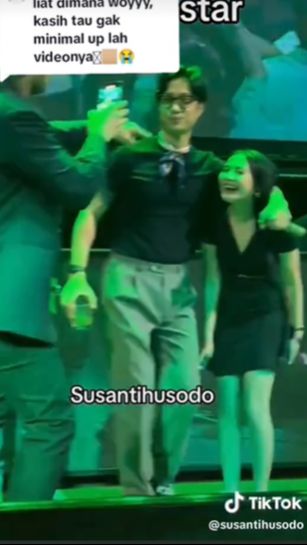 Rupanya tak jauh dari sana tampak Prilly Latuconsina dan Raffi Ahmad.