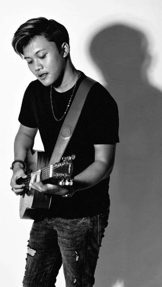 Namanya kian melejit sejak ia membawakan lagu berjudul Kesempurnaan Cinta.