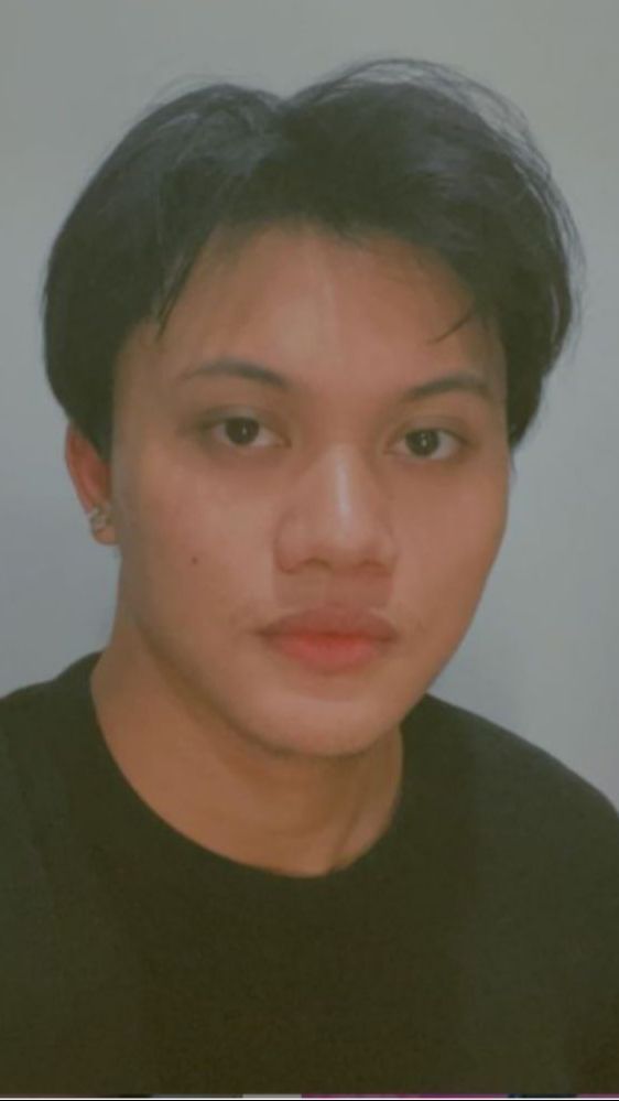 Suaranya yang khas serta nada indah di setiap alunan lagu, membuat karya-karya Rizky Febian selalu dinantikan.