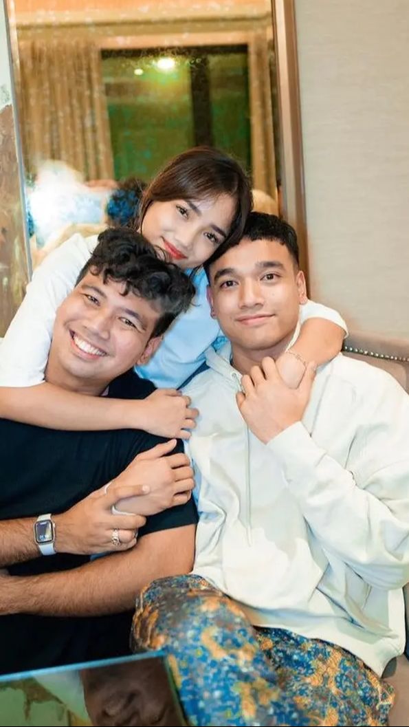 10 Adu Mewah Rumah Fuji, Fadly, VS Frans Faisal, Milik Si Bungsu Paling Megah