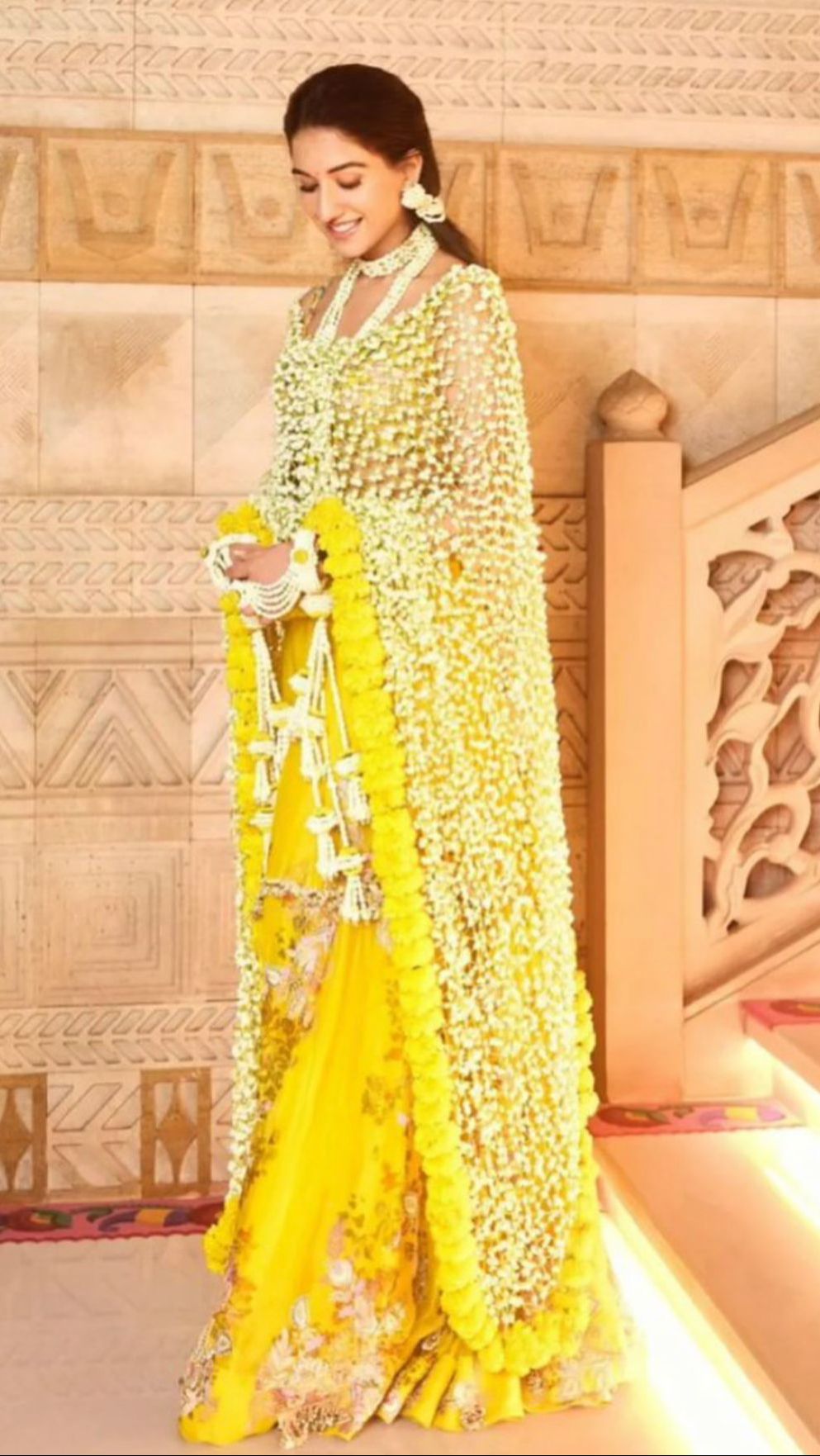 Pada Selasa, 9 Juli 2024, Radhika dan Anantmelangsungkan upacara haldi atau siraman khas India jelang pernikahan mereka.