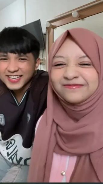 Bahkan Raffi Ahmad akan menyumbang Rp500 juta untuk pernikahan mereka jika perjodohan tersebut benar-benar terjadi.
