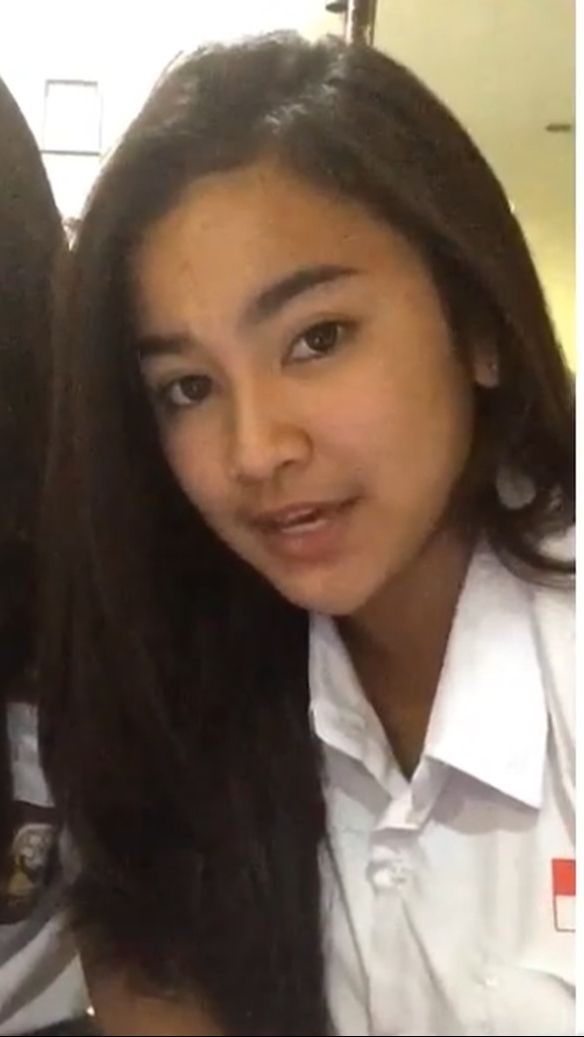 Sejak remaja Mahalini memiliki rambut panjang, penampilan naturalnya pun masih terlihat cantik.