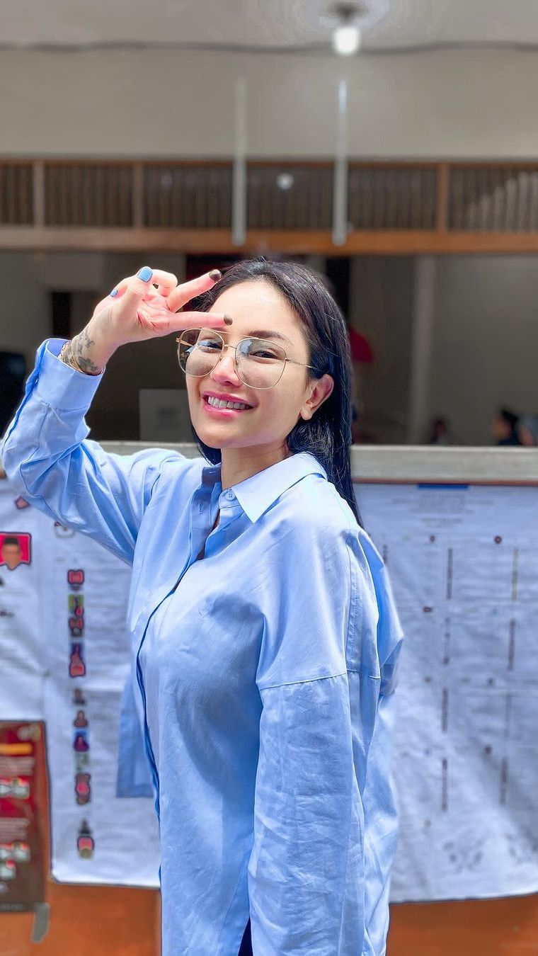 Sinus Jadi Alasan Sederet Artis Oplas Hidung, Nikita Mirzani Beri Komentar Makjleb