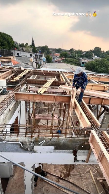 Lantai 1 rumah Ricis akan terdiri dari ruang tamu, keluarga dan dapur