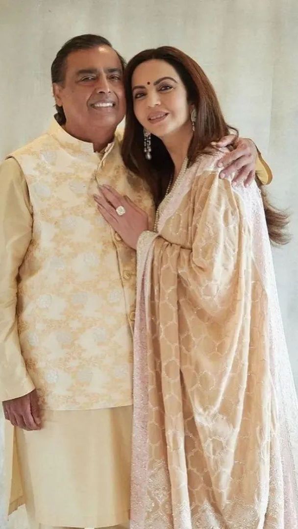 Mukesh Ambani adalah orang terkaya nomor satu di Asia dan tercatat sebagai orang terkaya di dunia urutan ke-11.